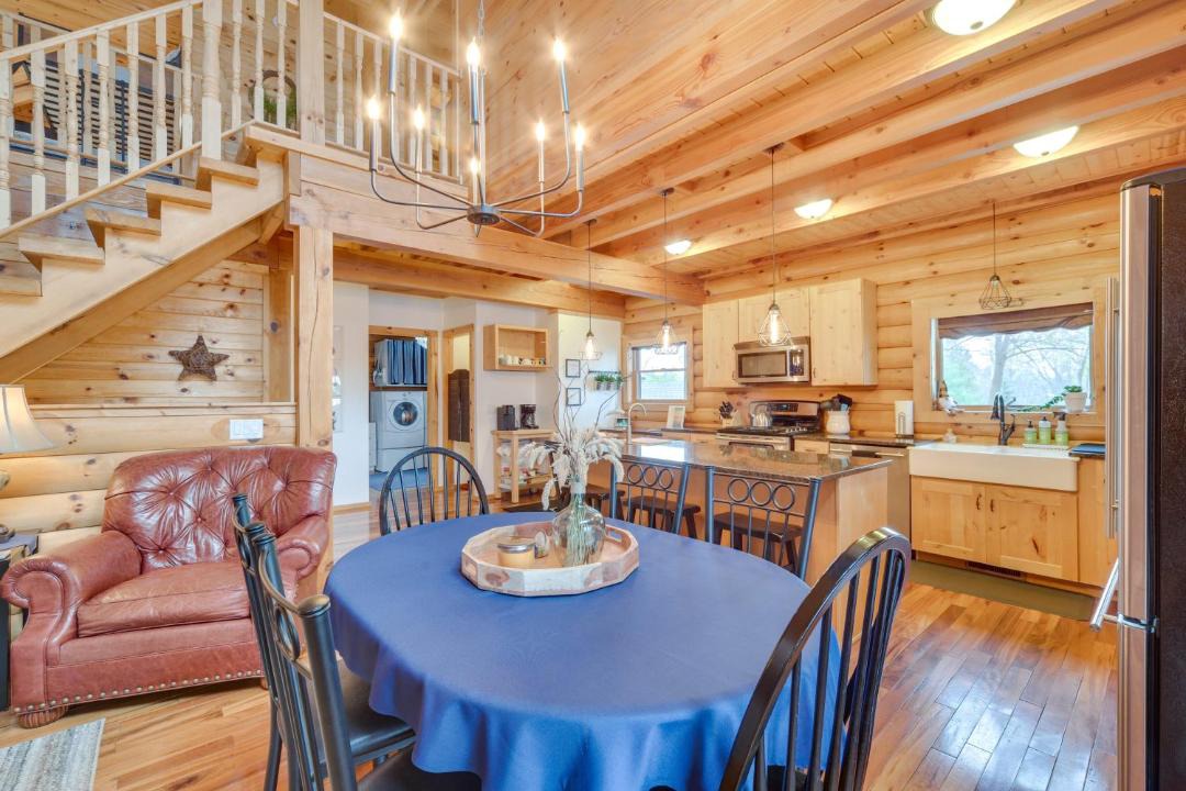 Photo of Livingroom in Pine City