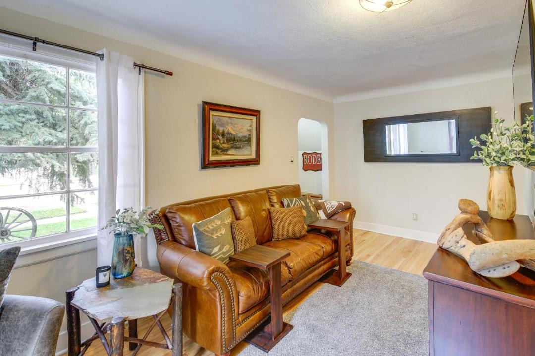 Photo of Livingroom in Hamilton