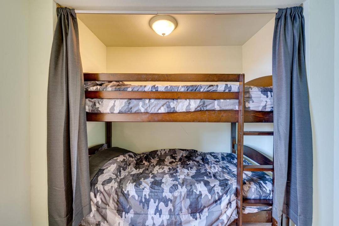 Photo of Bedroom in Coal Creek Canyon