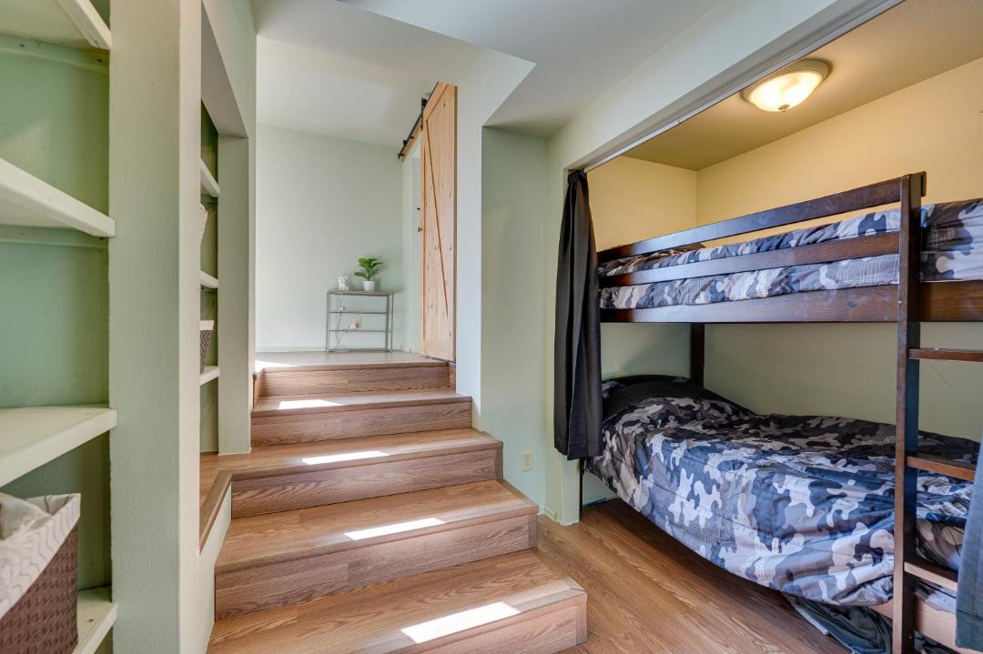 Photo of Bedroom in Coal Creek Canyon