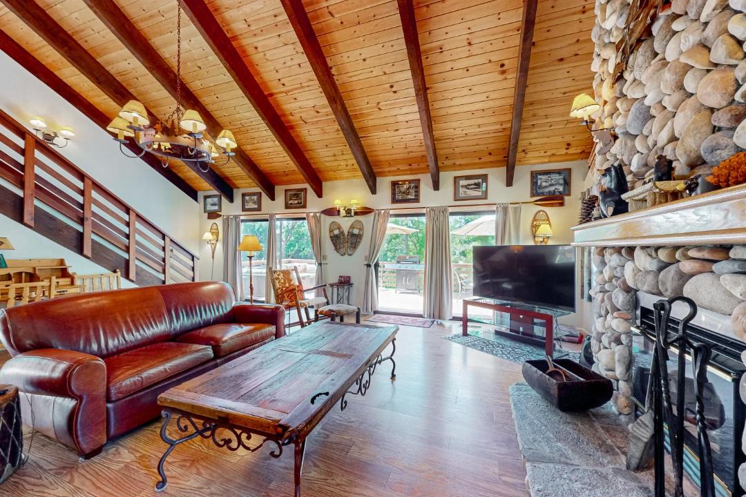 Photo of Livingroom in Bass Lake