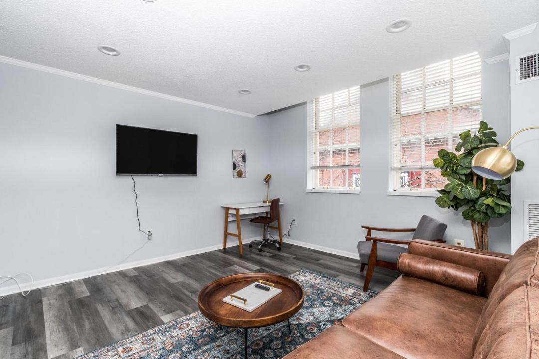Photo of Livingroom in Thompson Square - Bunker Hill