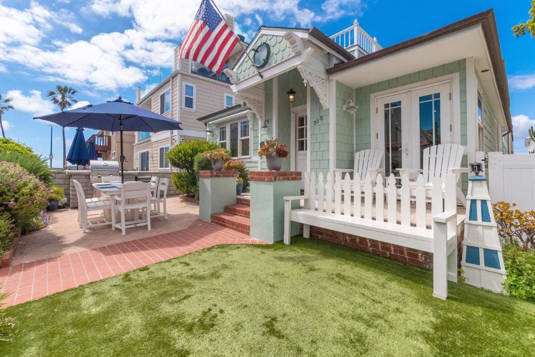 Photo of Buildings in South Mission Beach