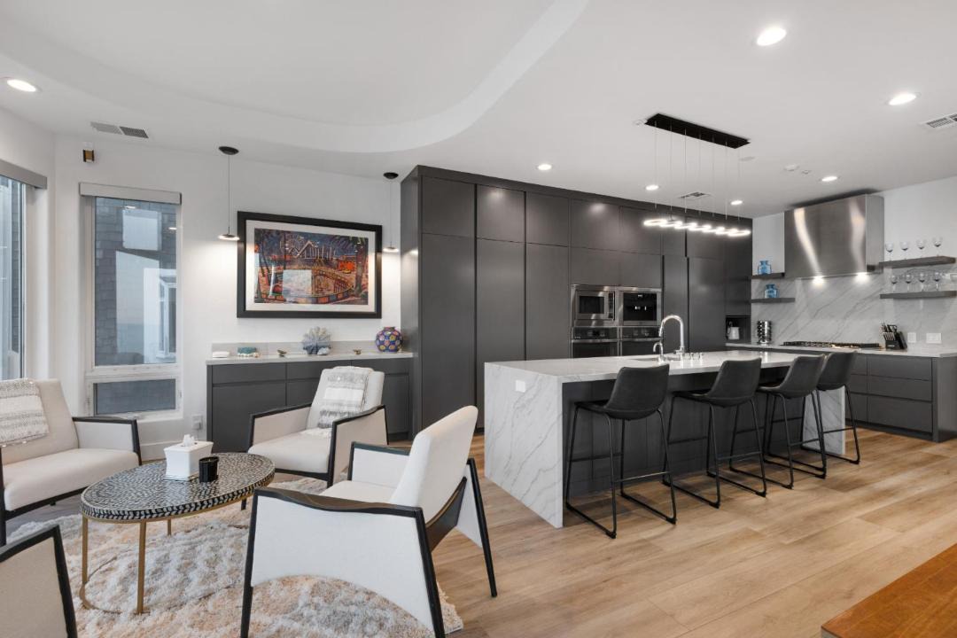 Photo of Livingroom in Central Malibu