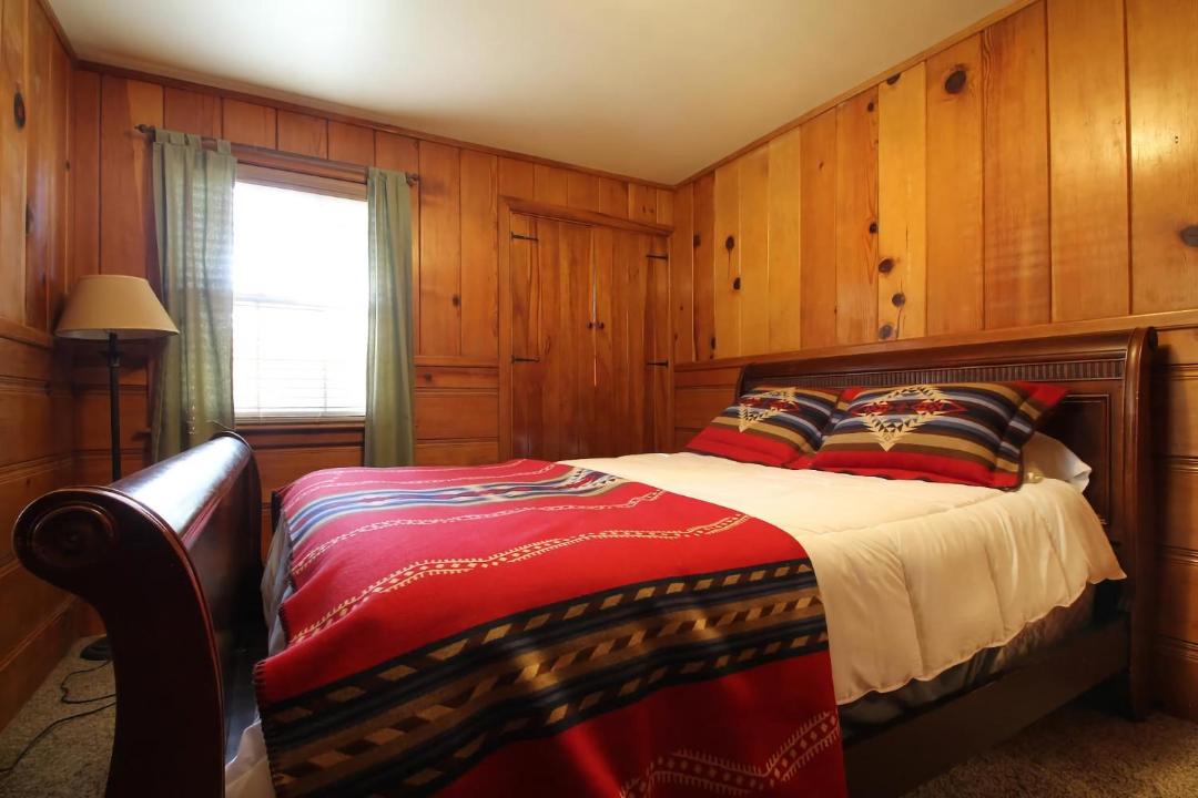 Photo of Bedroom in Idyllwild