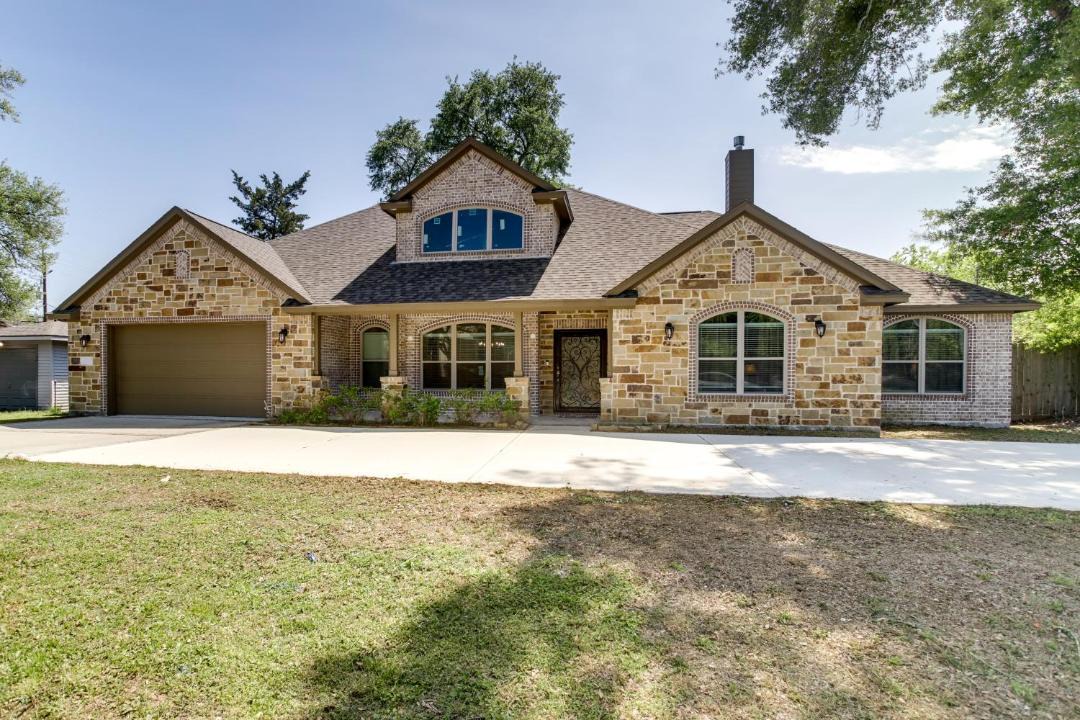 Photo of Buildings in Tomball