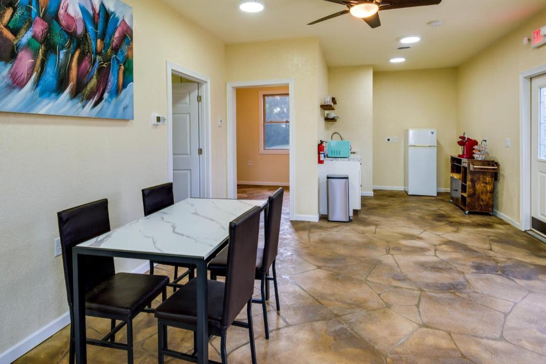 Photo of Livingroom in Newton