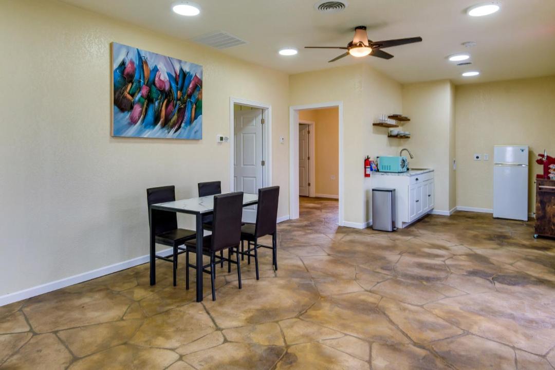 Photo of Livingroom in Newton