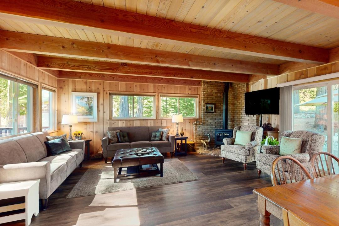 Photo of Livingroom in Shaver Lake