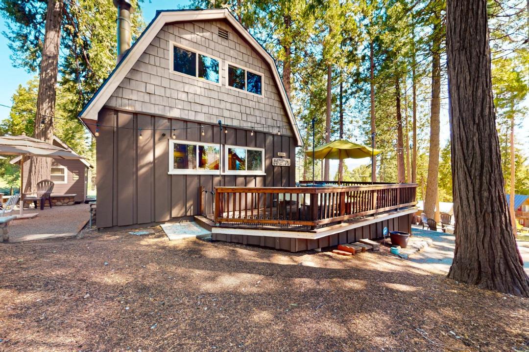 Photo of Buildings in Shaver Lake