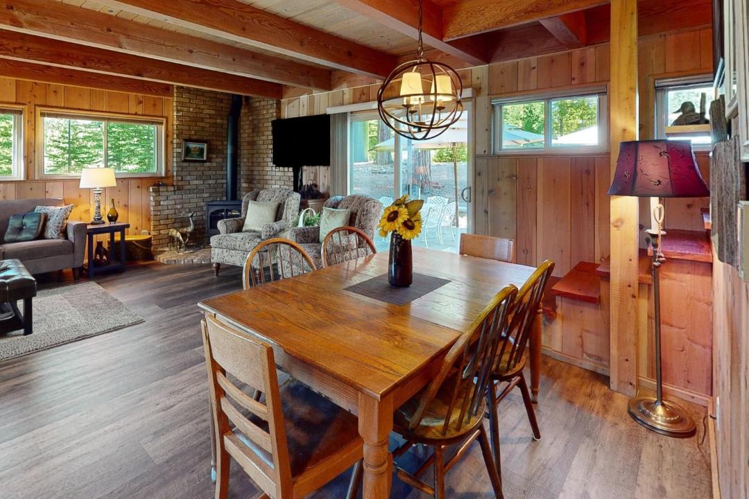 Photo of Livingroom in Shaver Lake