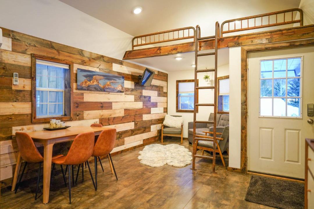 Photo of Livingroom in Victor