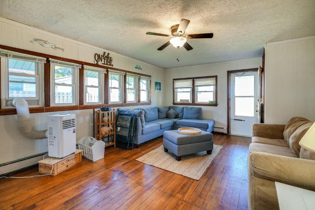 Photo of Livingroom in Russells Point