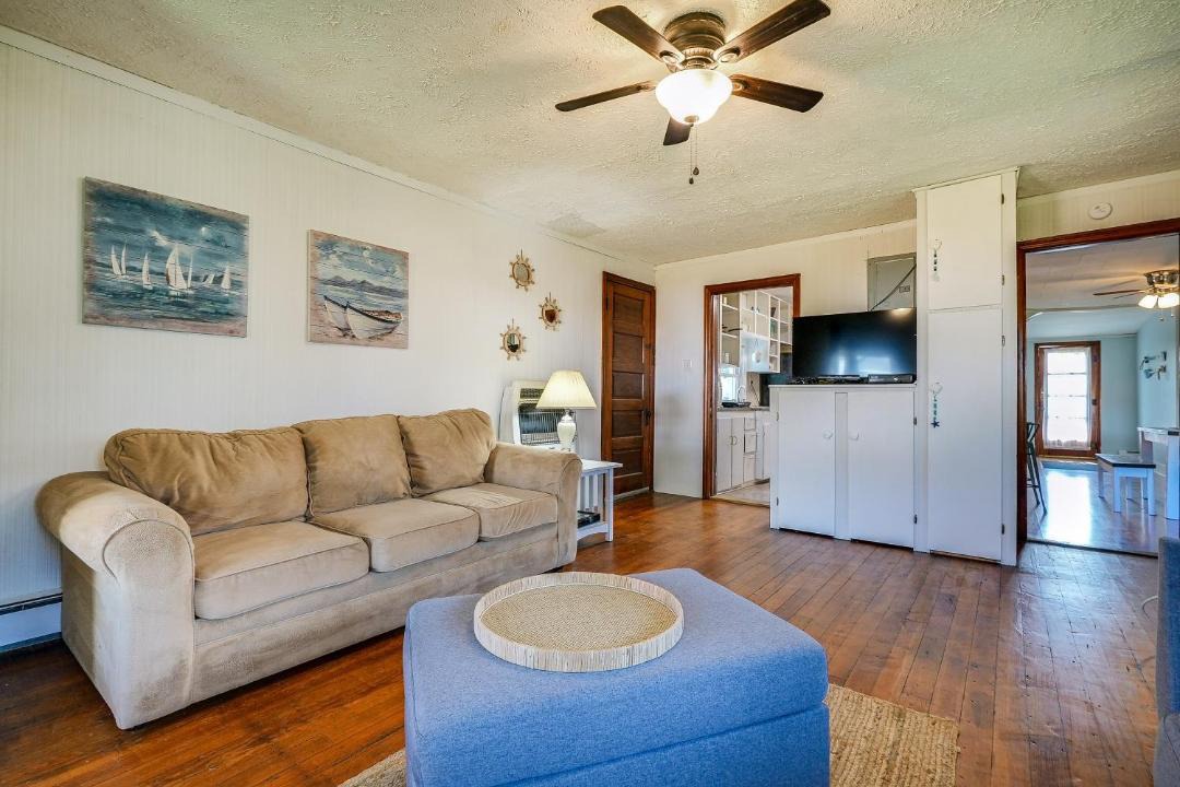 Photo of Livingroom in Russells Point