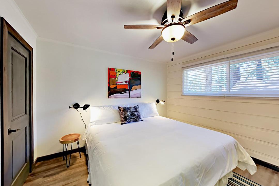 Photo of Bedroom in Lakeside Park