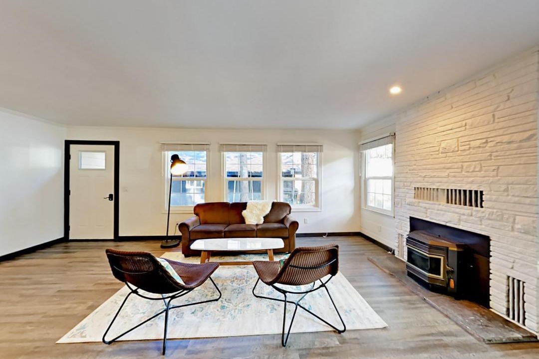 Photo of Livingroom in Lakeside Park
