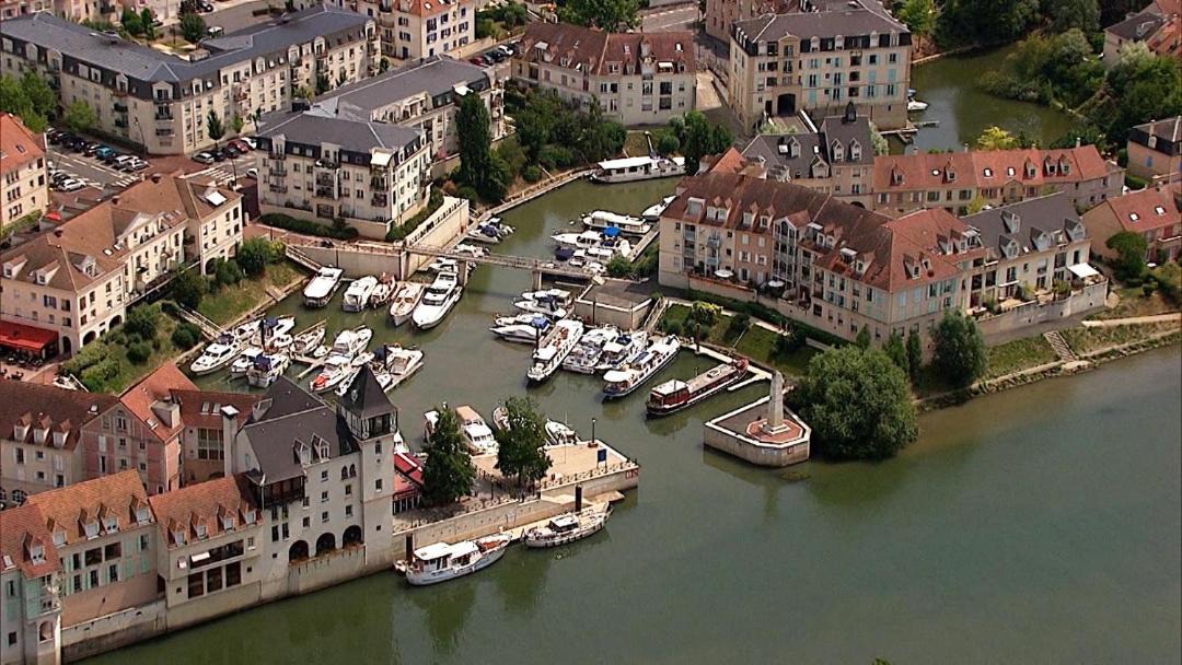 Photo of Others in Cergy