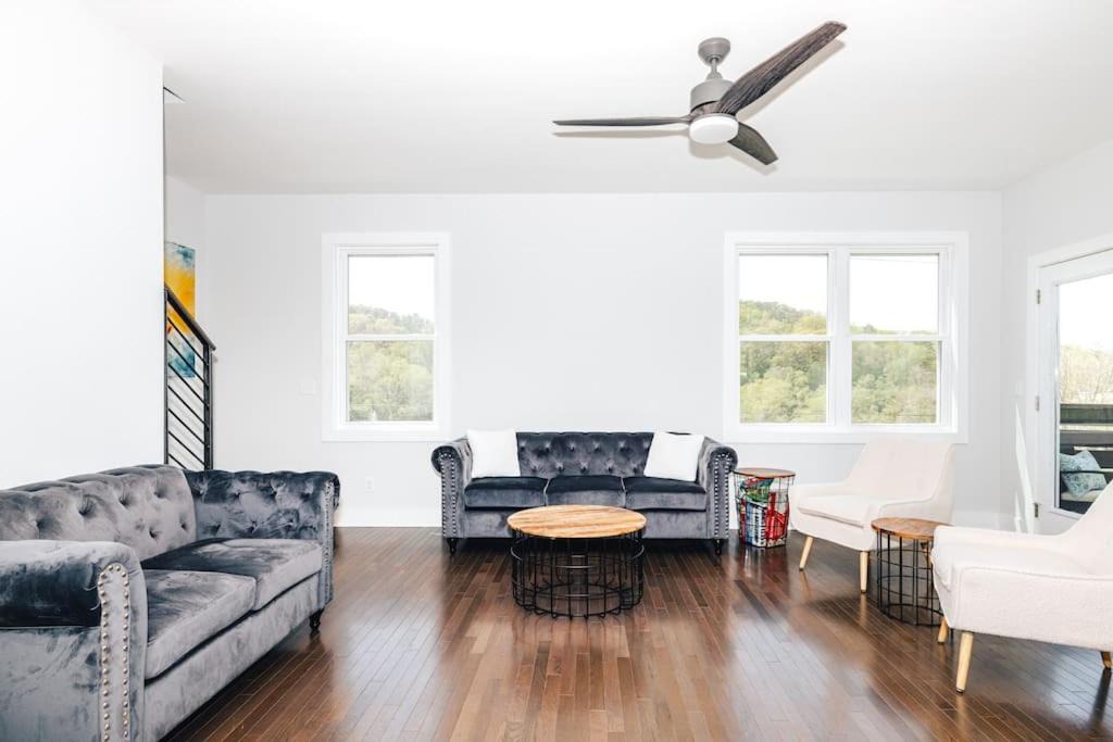 Photo of Livingroom in Woodfin