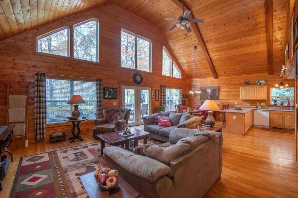 Photo of Livingroom in Blowing Rock