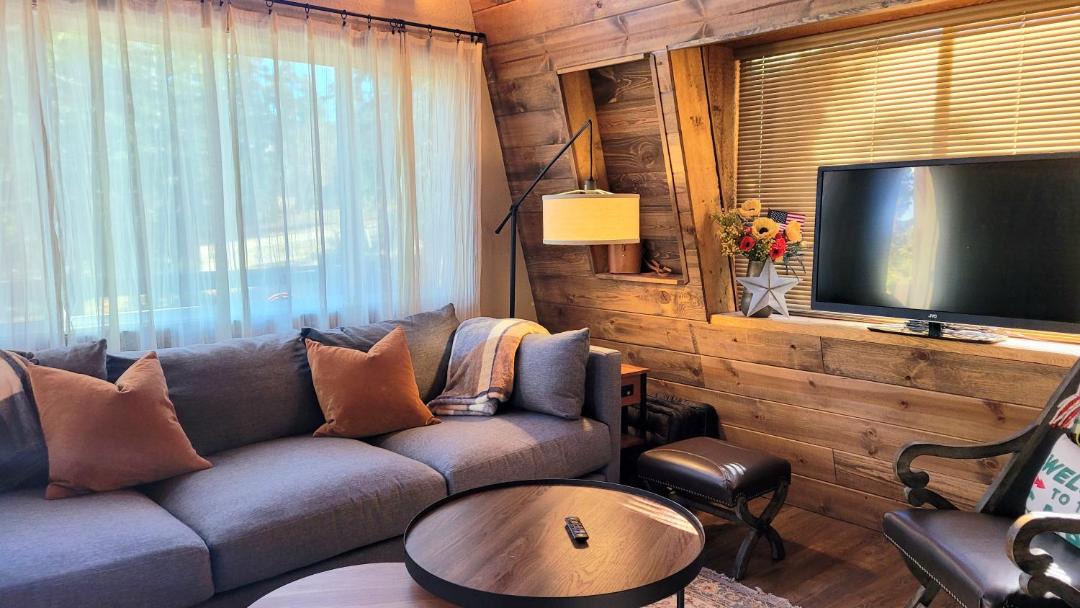 Photo of Livingroom in Meadow View Heights