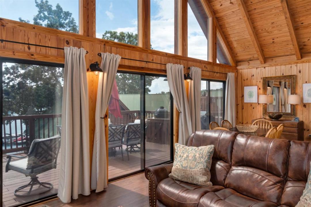 Photo of Livingroom in Six Mile