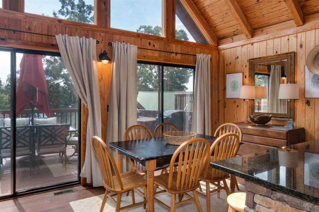 Photo of Livingroom in Six Mile