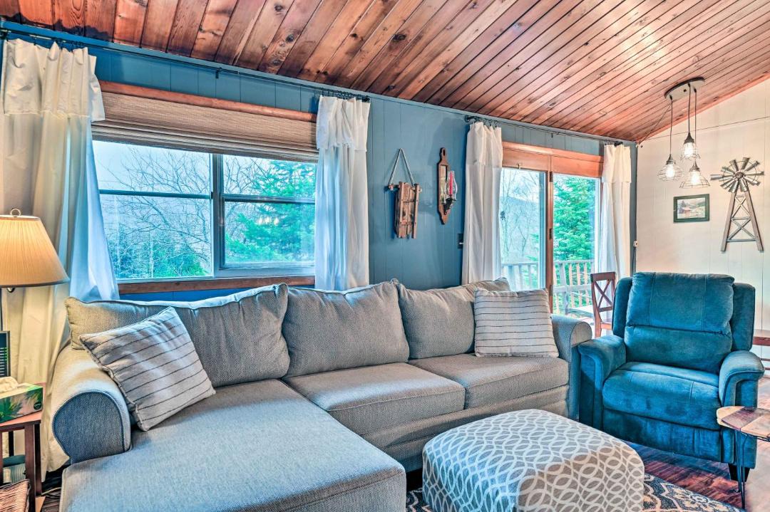 Photo of Livingroom in Roxbury