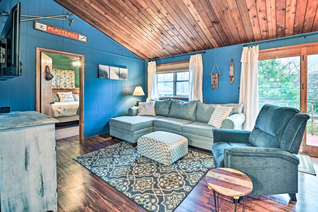 Photo of Livingroom in Roxbury