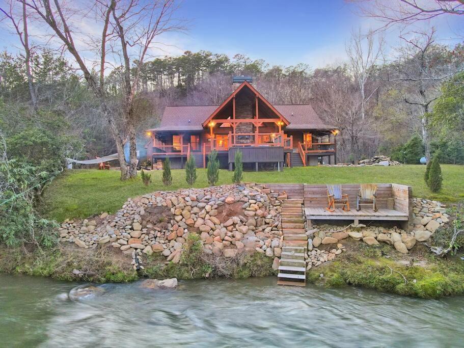 Photo of Buildings in East Ellijay