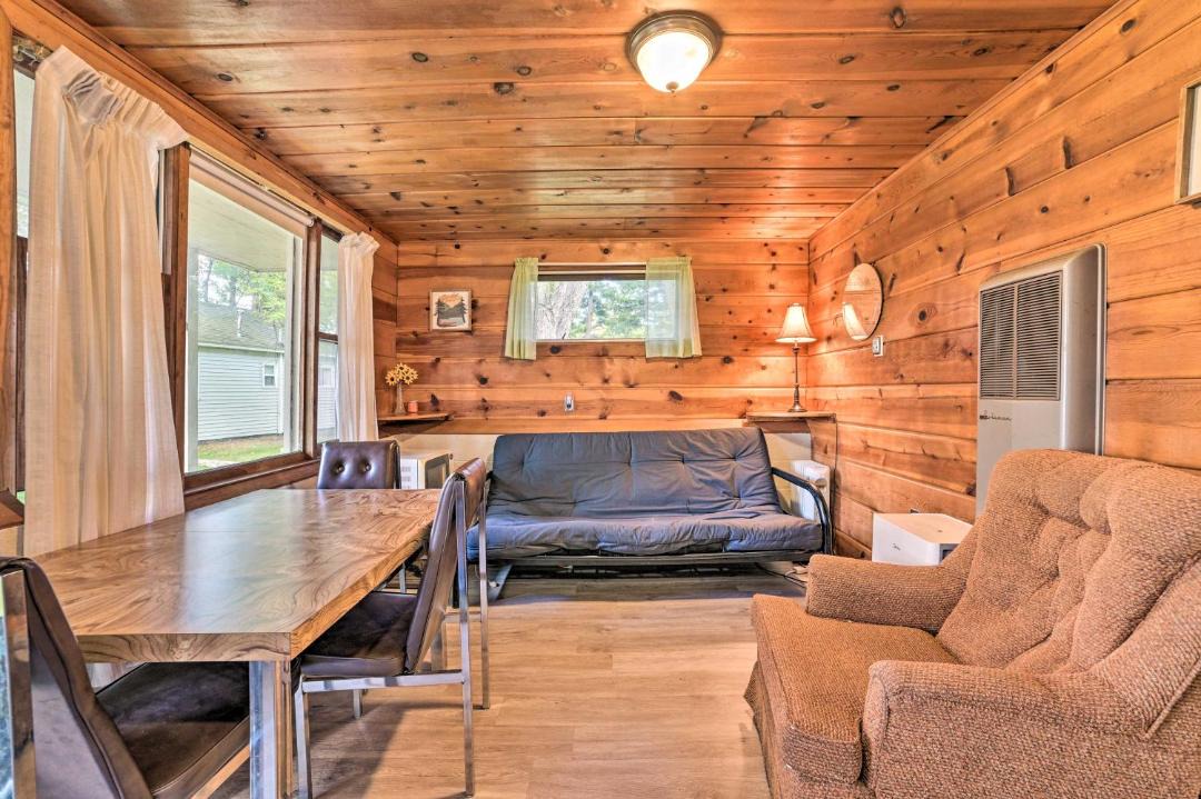 Photo of Livingroom in Houghton Lake