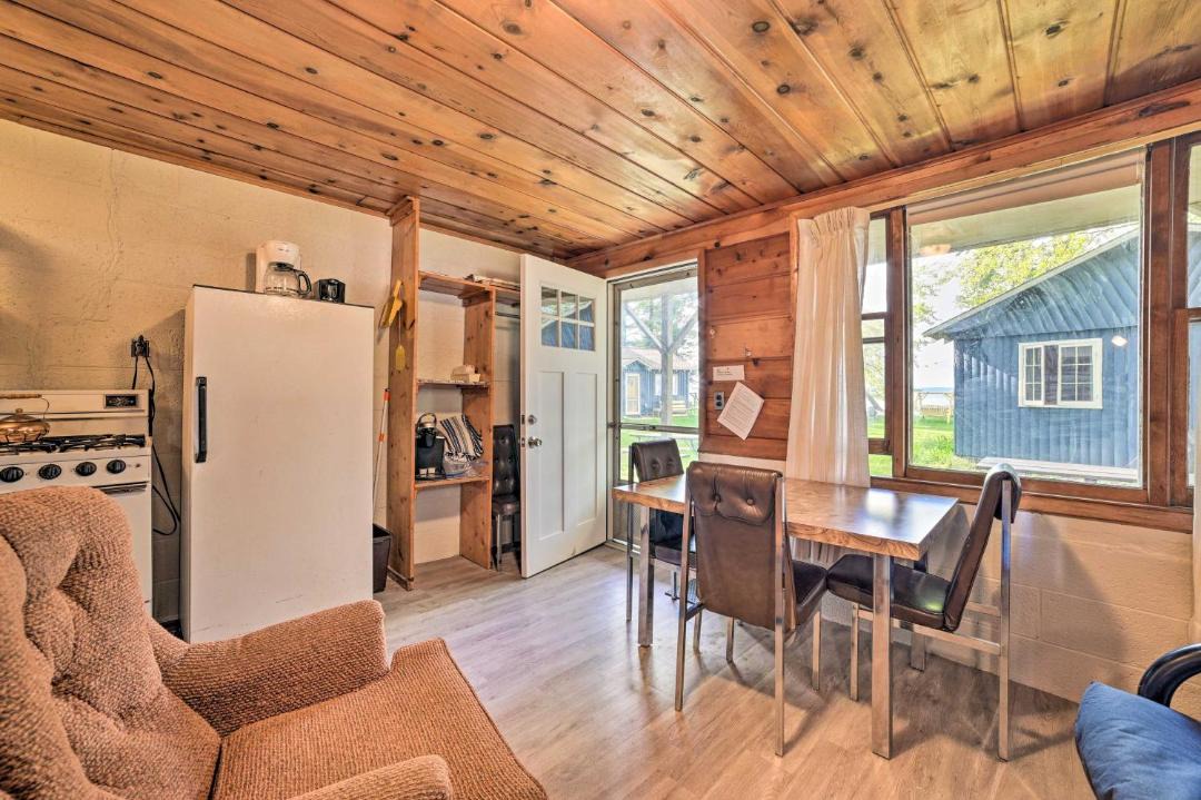 Photo of Livingroom in Houghton Lake