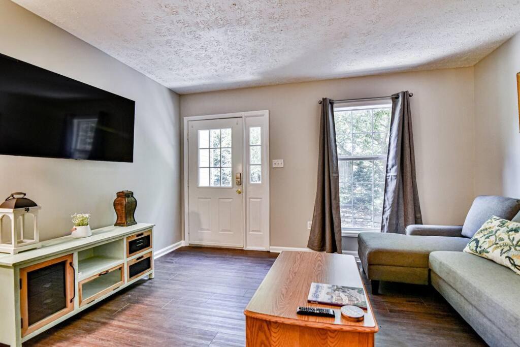Photo of Livingroom in Oakley