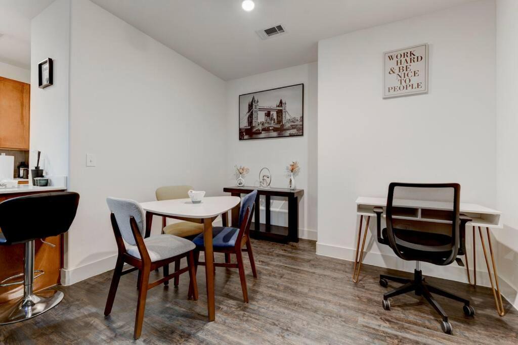 Photo of Livingroom in North Burnet