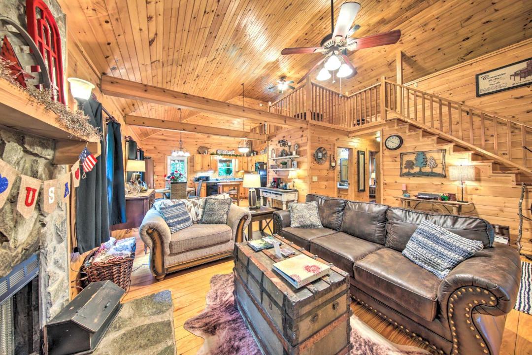 Photo of Livingroom in Ellijay