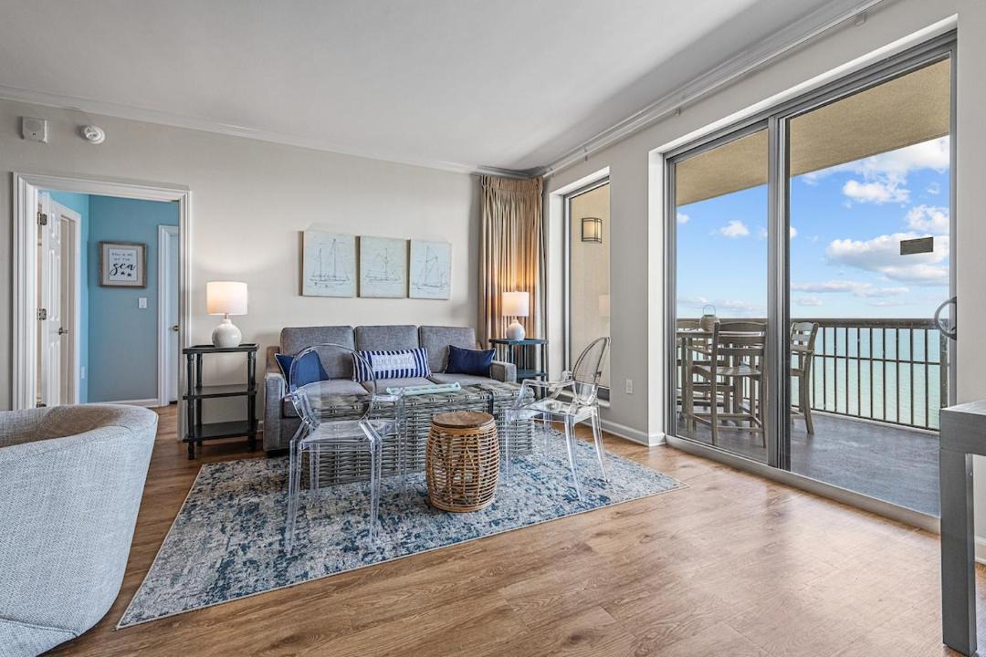 Photo of Livingroom in Arcadian Shores