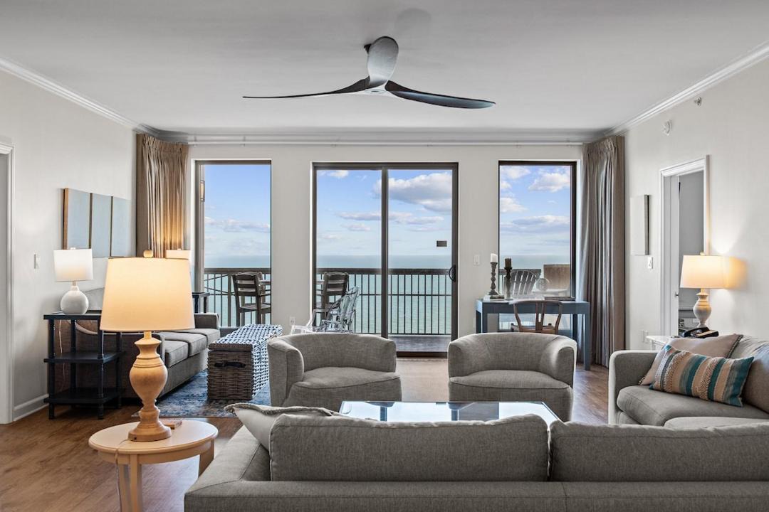 Photo of Livingroom in Arcadian Shores