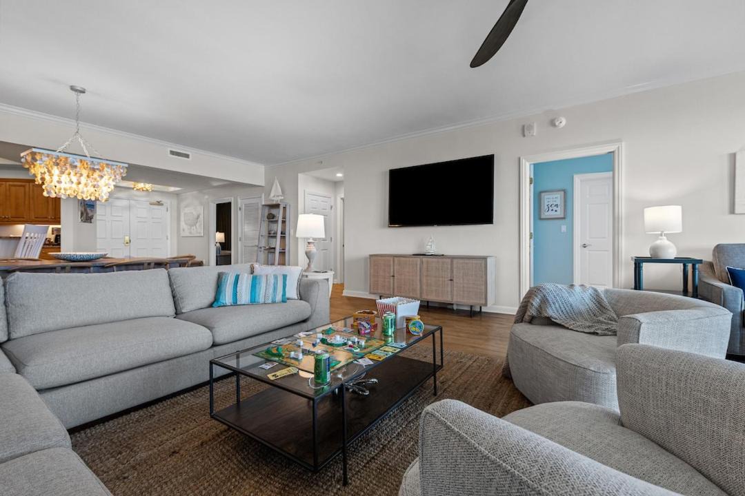 Photo of Livingroom in Arcadian Shores
