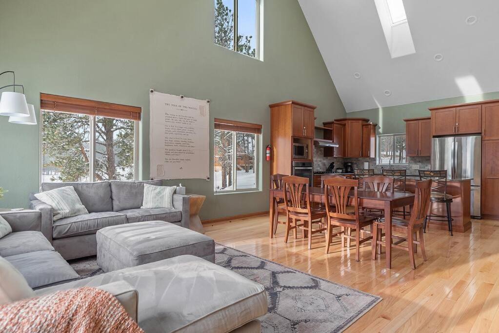 Photo of Livingroom in Hill City
