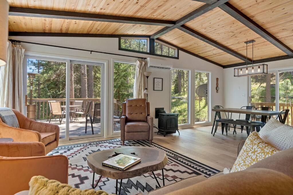 Photo of Livingroom in Hill City