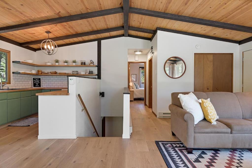 Photo of Livingroom in Hill City