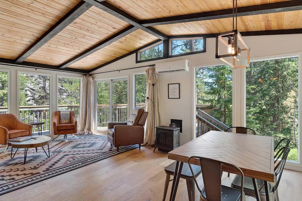 Photo of Livingroom in Hill City