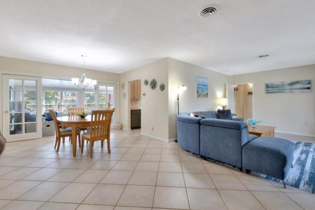 Photo of Livingroom in Deerfield Beach