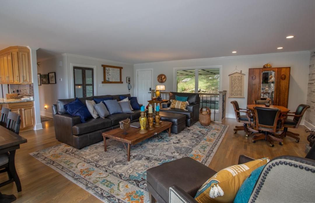 Photo of Livingroom in Seven Devils