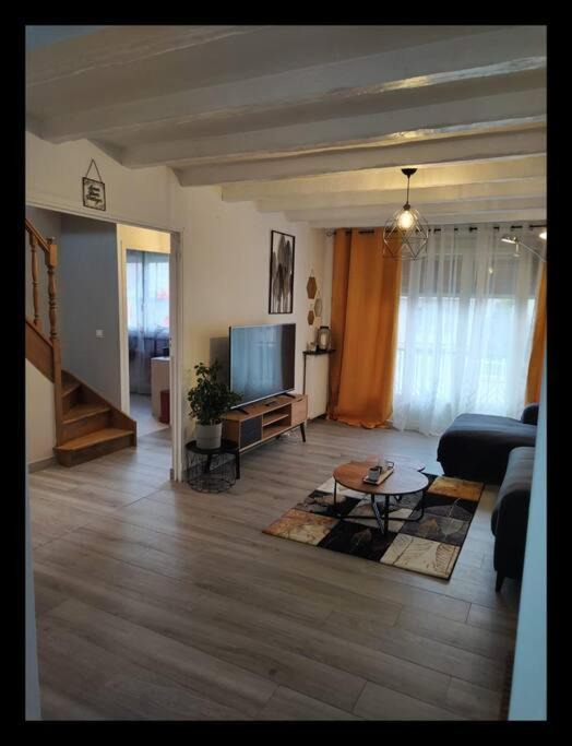 Photo of Livingroom in Sainte-Genevieve-des-Bois