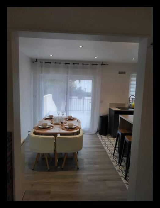 Photo of Livingroom in Sainte-Genevieve-des-Bois