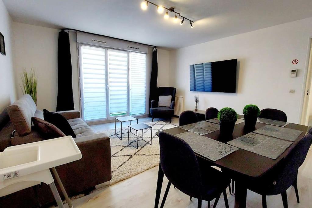 Photo of Livingroom in Cergy