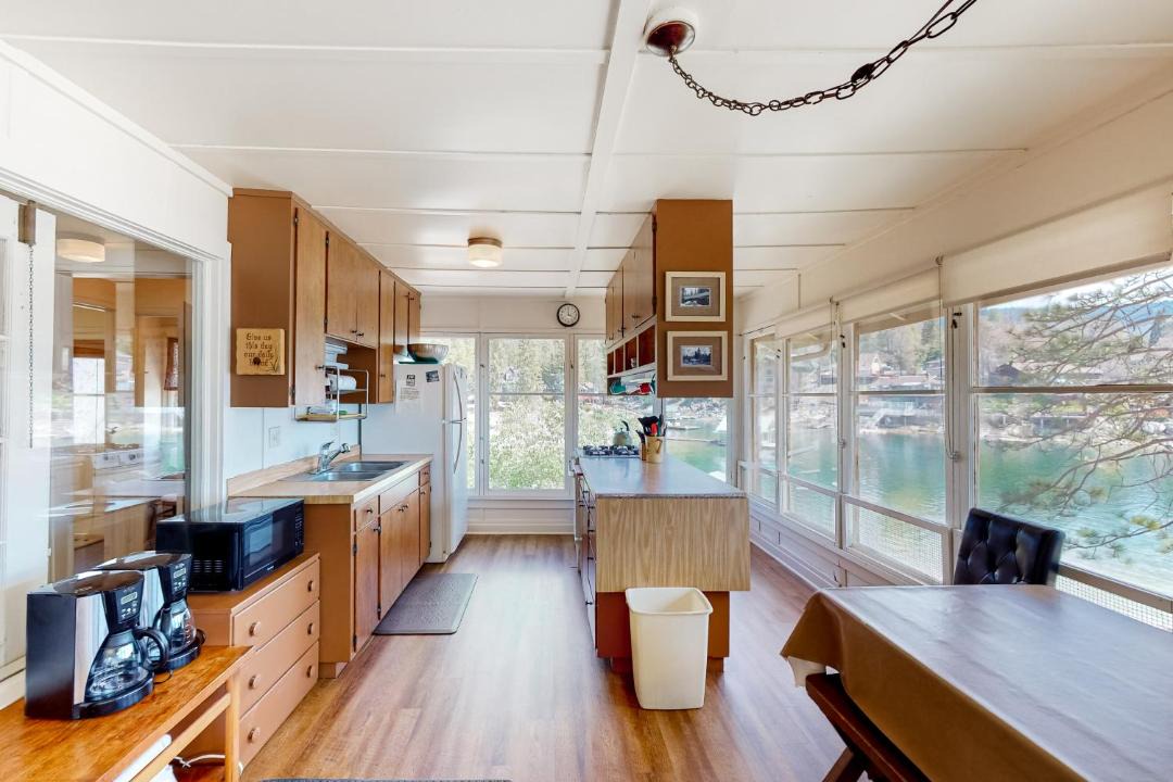 Photo of Livingroom in Bass Lake