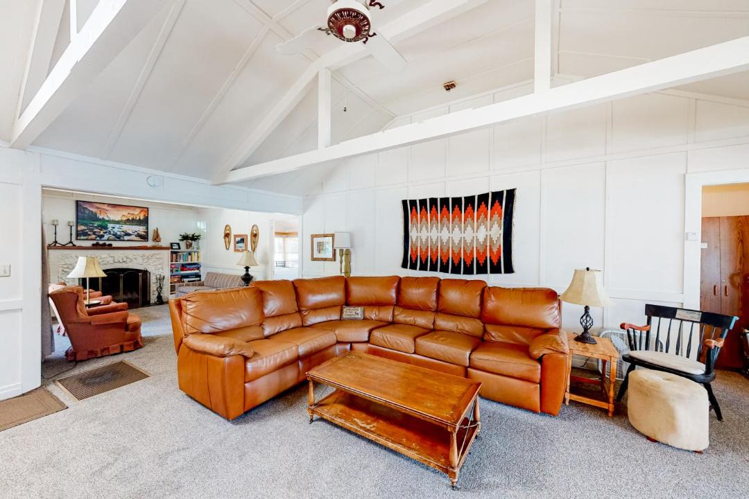 Photo of Livingroom in Bass Lake