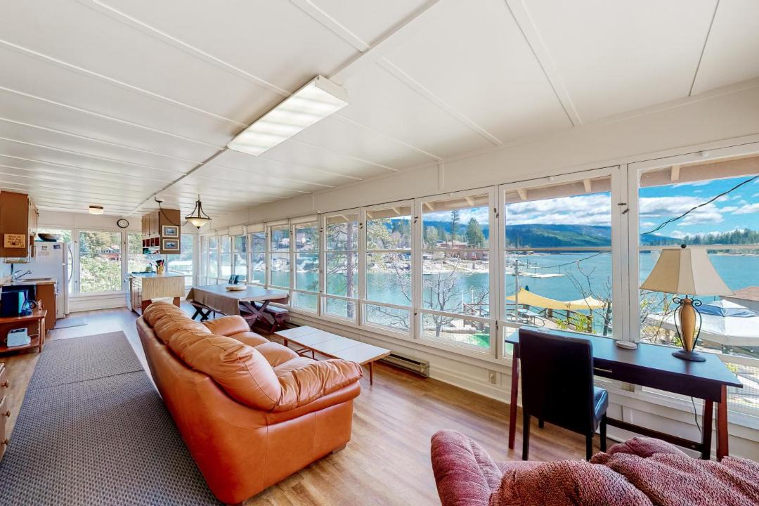 Photo of Livingroom in Bass Lake