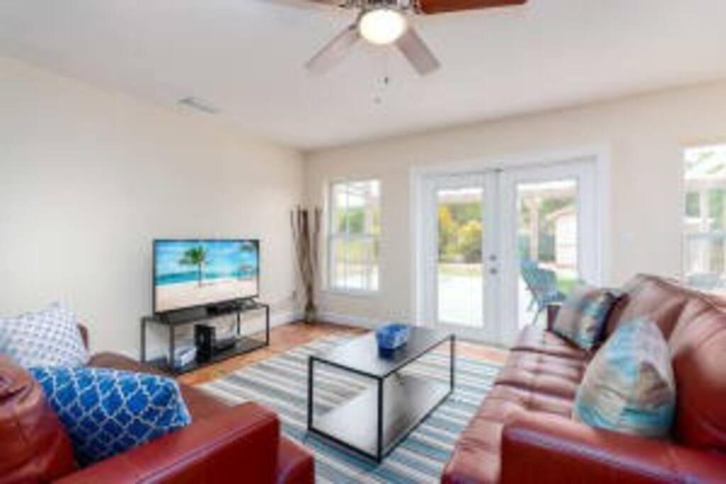 Photo of Livingroom in Bearss Plaza